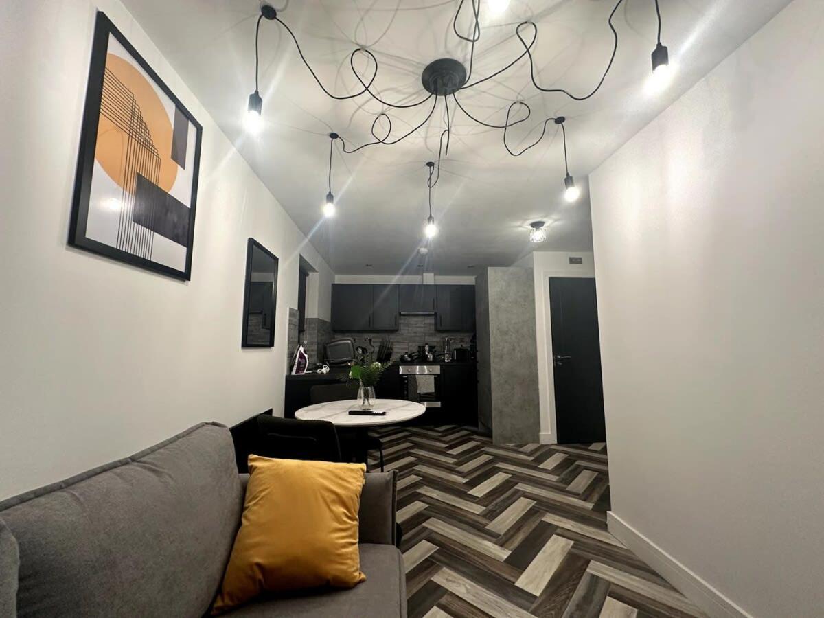 Newark House - 1 Bed Apartment ピーターバラ エクステリア 写真