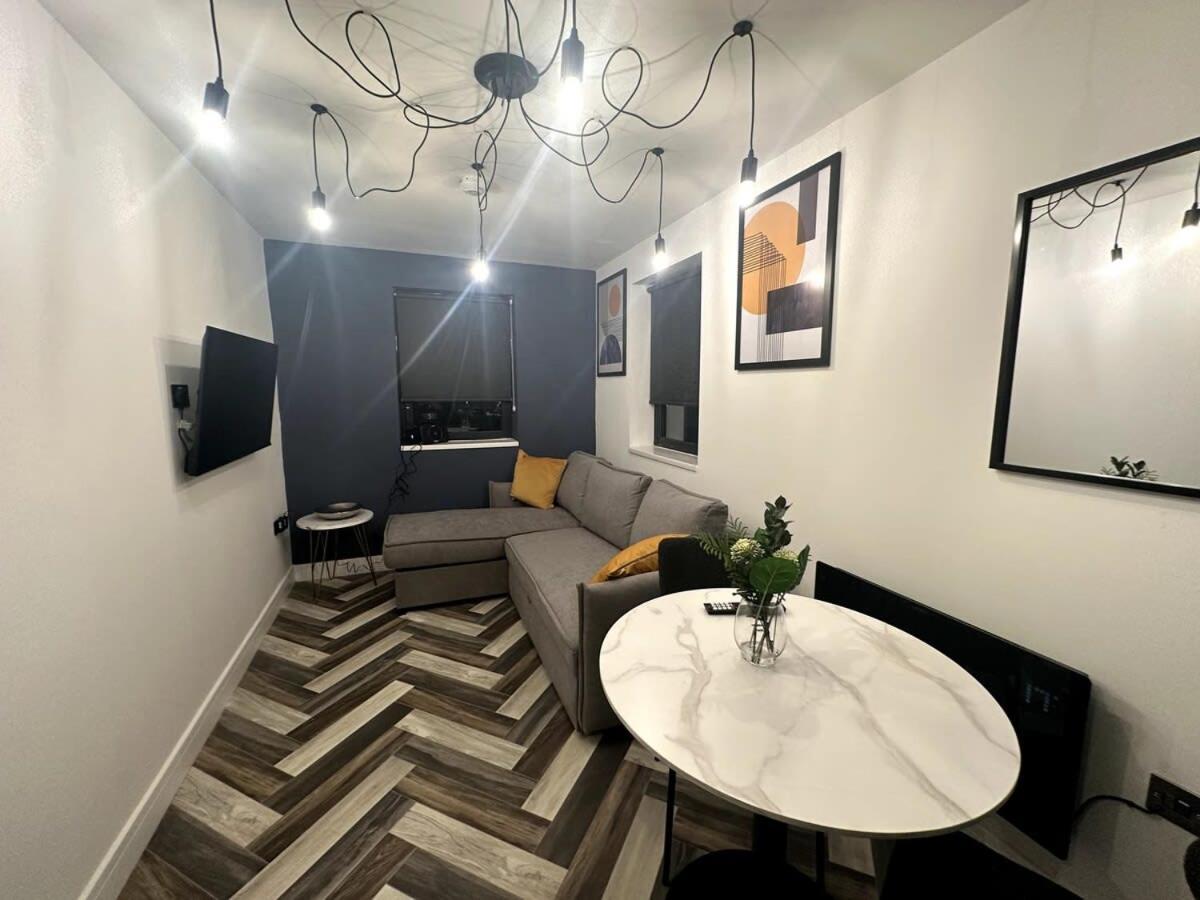 Newark House - 1 Bed Apartment ピーターバラ エクステリア 写真